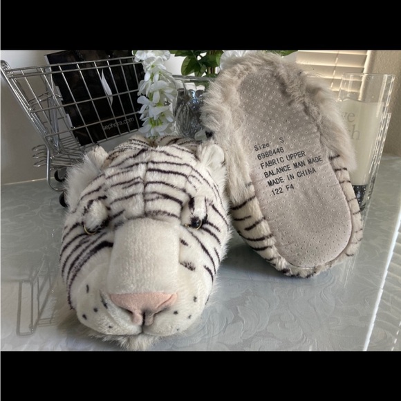 Big White Tiger House Slippers - Picture 3 of 3